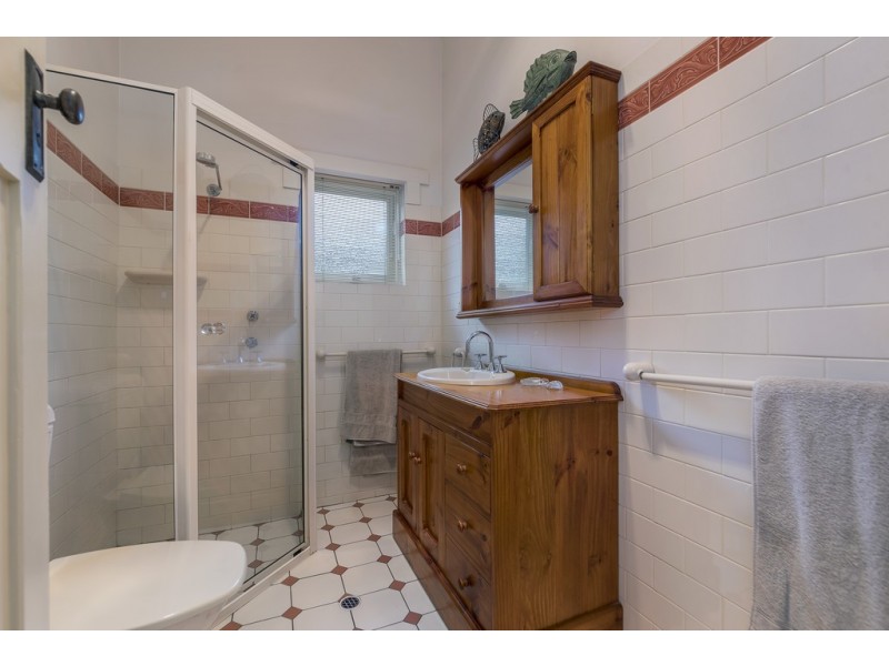 4 Narinna Avenue, Cumberland Park SA 5041