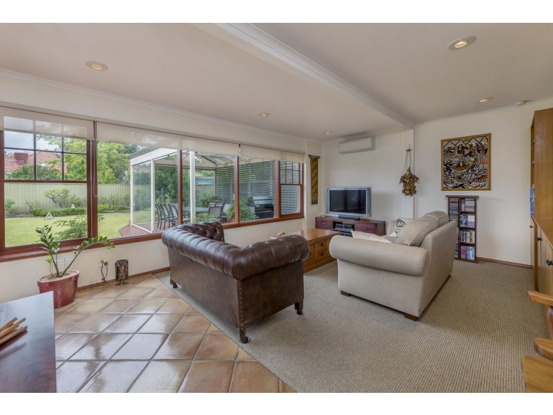 4 Narinna Avenue, Cumberland Park SA 5041