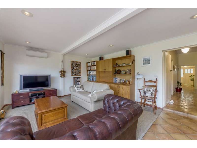 4 Narinna Avenue, Cumberland Park SA 5041