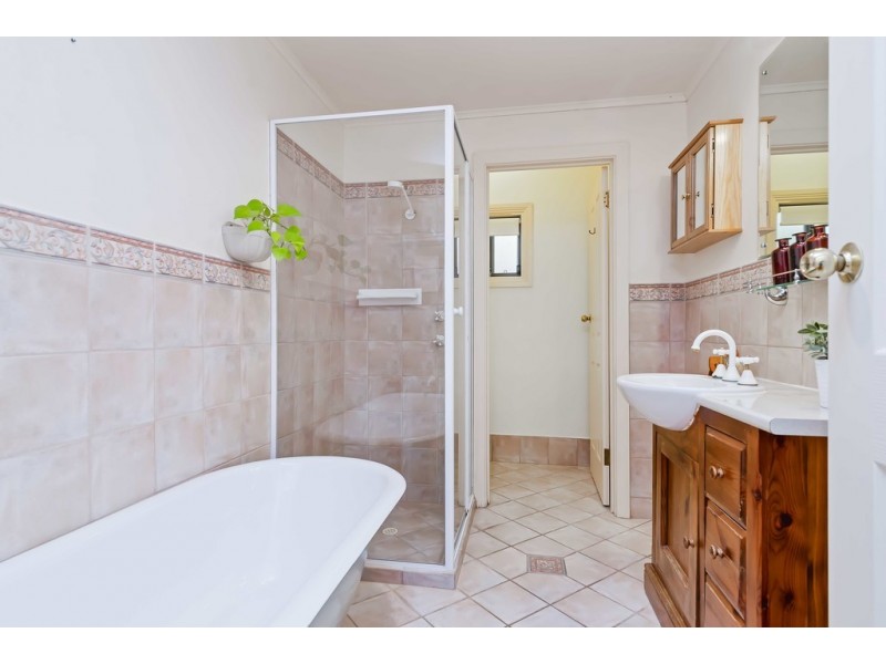 27 Price Avenue, Lower Mitcham SA 5062