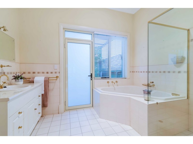 27 Price Avenue, Lower Mitcham SA 5062