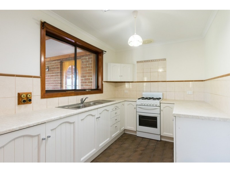 5 Alexander Cres, Hackham SA 5163