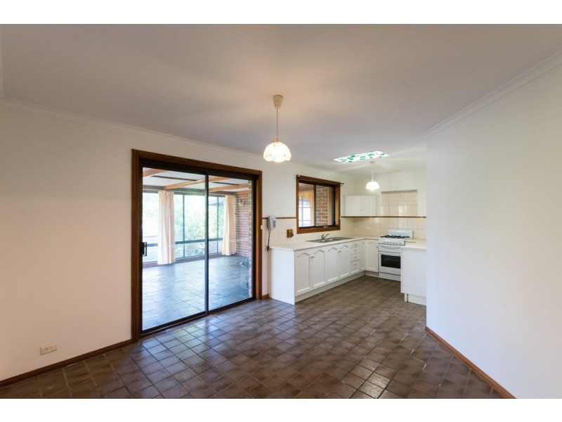 5 Alexander Cres, Hackham SA 5163