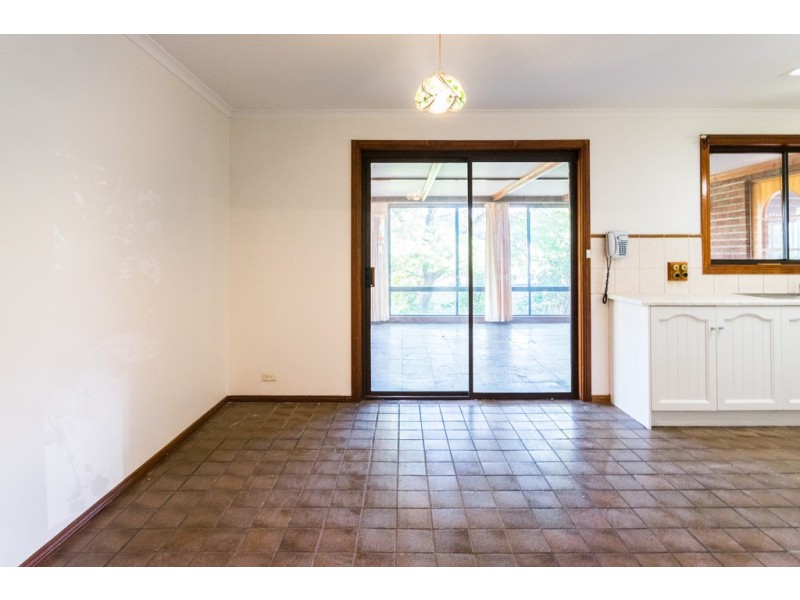 5 Alexander Cres, Hackham SA 5163