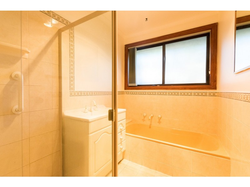 5 Alexander Cres, Hackham SA 5163