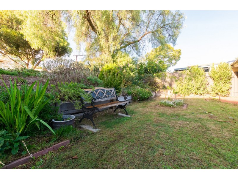 5 Alexander Cres, Hackham SA 5163