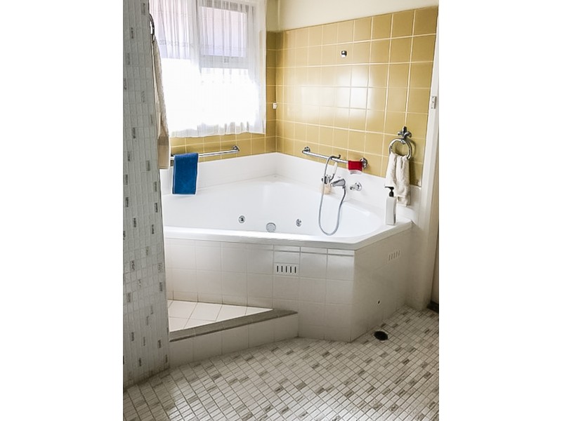 5 Meredith Ave, Fulham SA 5024