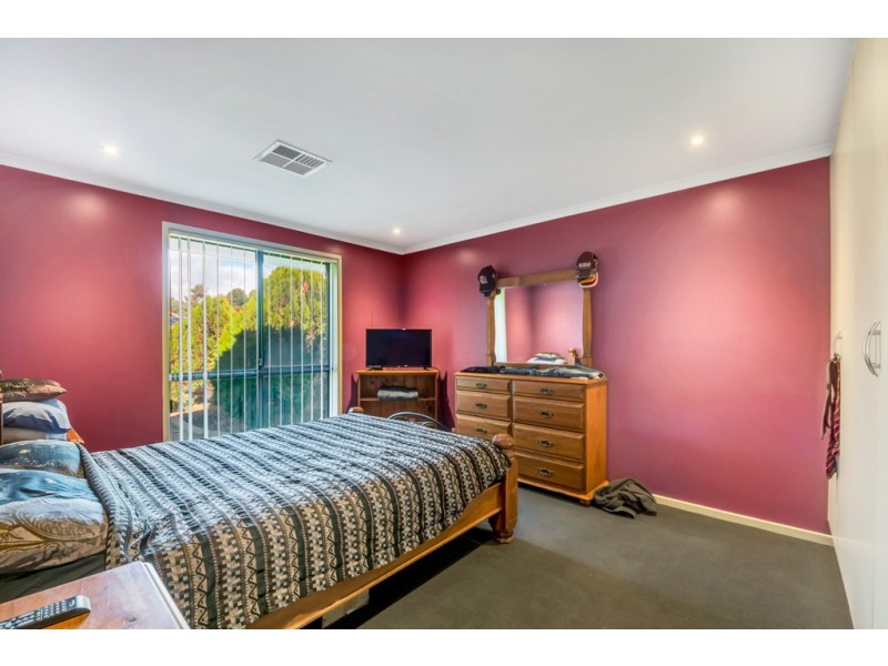 5 Lakeside Drive, Paralowie SA 5108