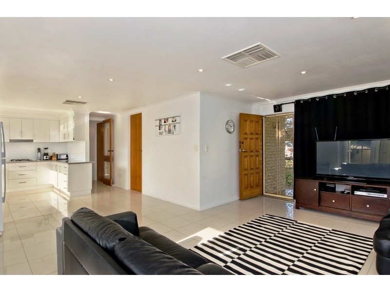 8 Horn Drive, Happy Valley SA 5159