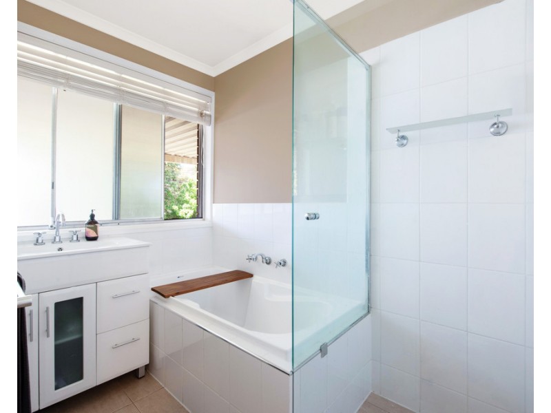 29 Whiteley Drive, Trott Park SA 5158