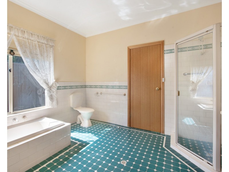 28 Hill Avenue, Cumberland Park SA 5041