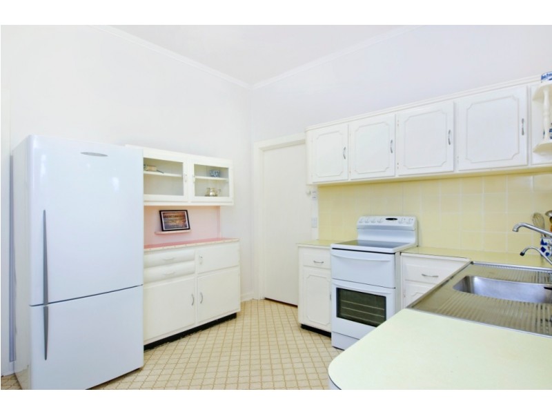 20 The Grove, Lower Mitcham SA 5062