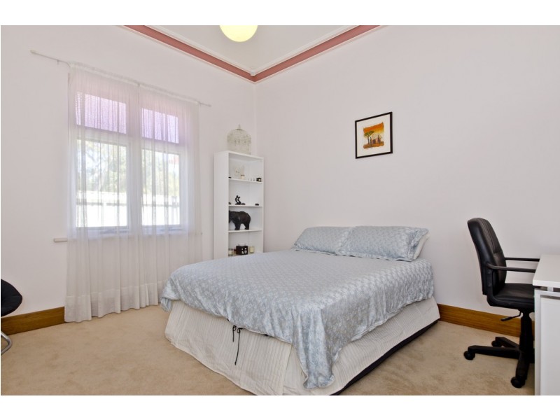 24 Eaton Street, Cumberland Park SA 5041