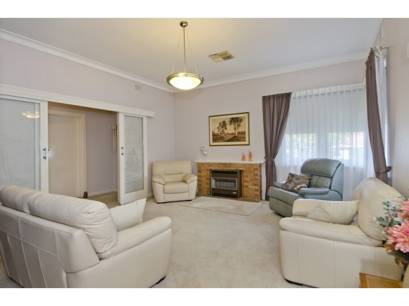 9 Windermere Avenue, Clapham SA 5062