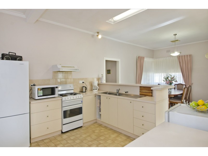 9 Windermere Avenue, Clapham SA 5062