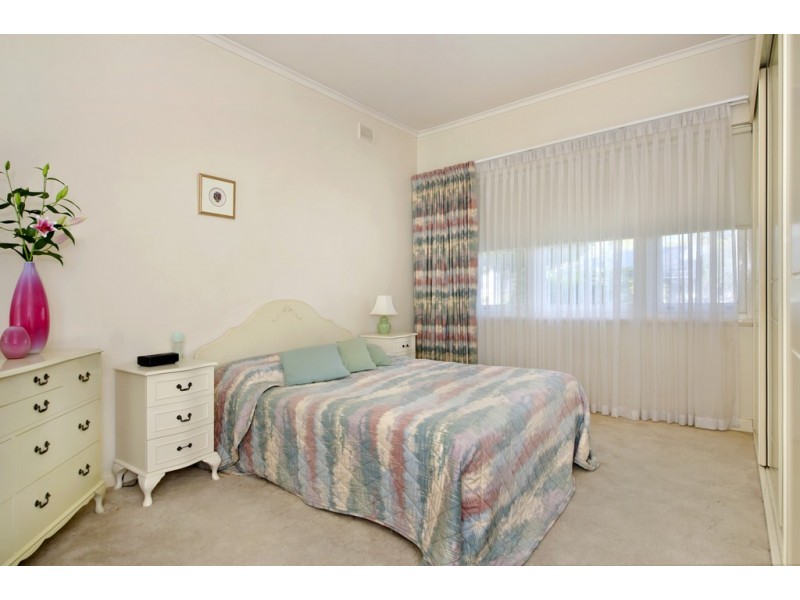 9 Windermere Avenue, Clapham SA 5062