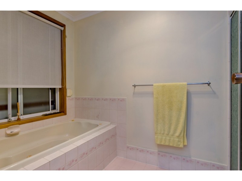 14 Oakridge Rise, Huntfield Heights SA 5163