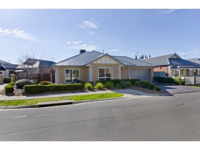 2 Lord Howe Cescent, Mawson Lakes SA 5095