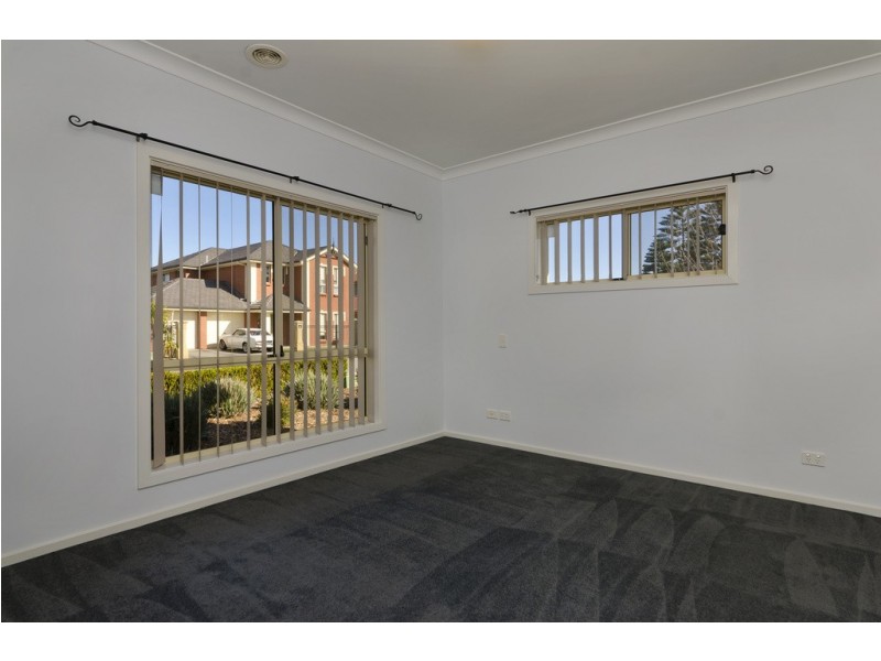 2 Lord Howe Cescent, Mawson Lakes SA 5095