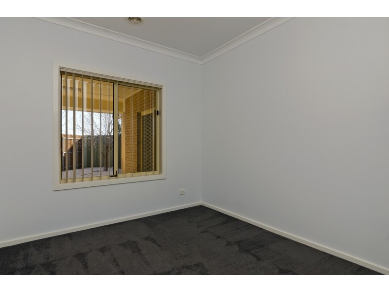 2 Lord Howe Cescent, Mawson Lakes SA 5095