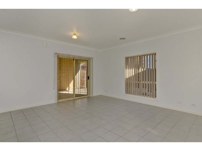 2 Lord Howe Cescent, Mawson Lakes SA 5095