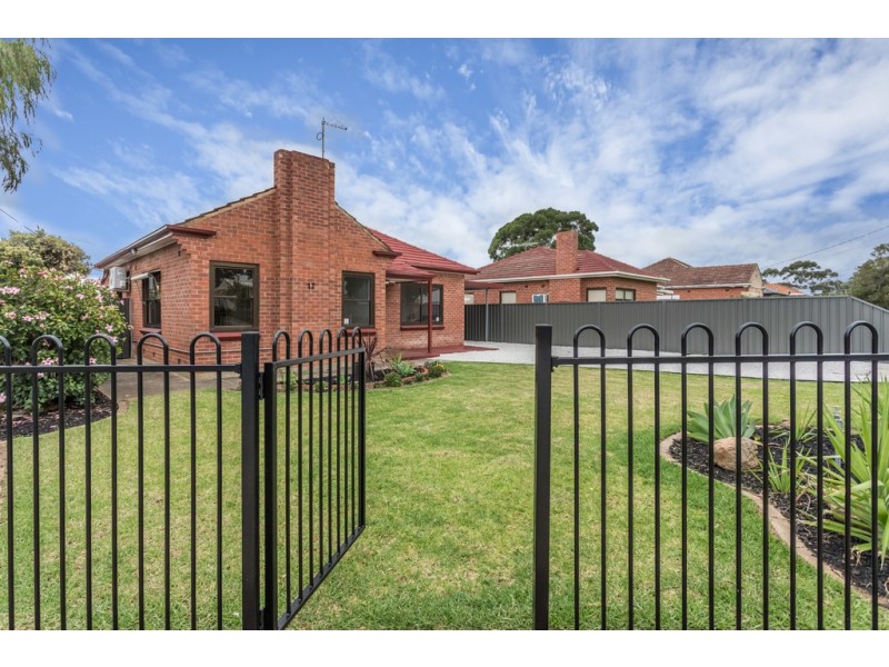 17 English Avenue, Clovelly Park SA 5042