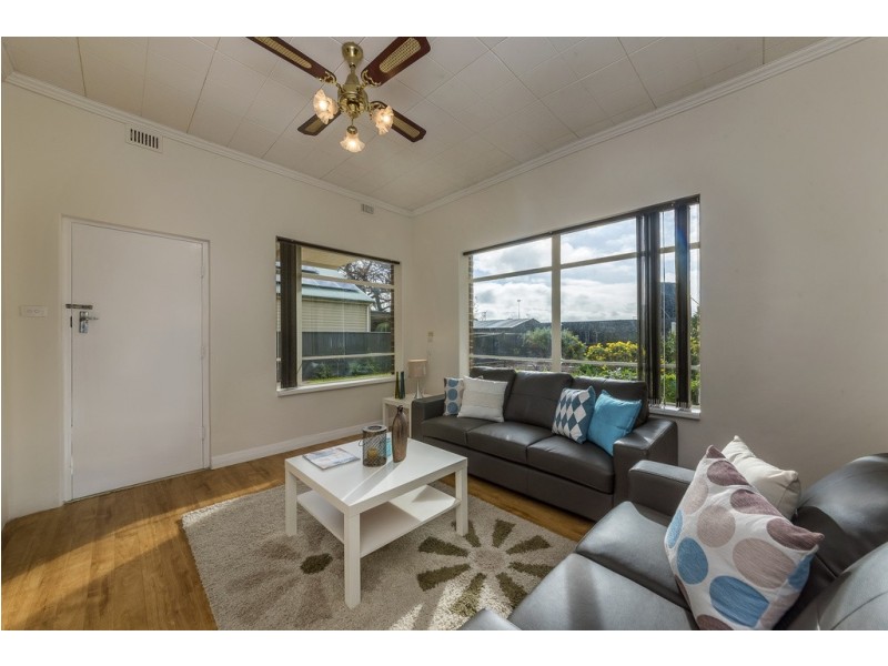 61 Albert Street, Clarence Gardens SA 5039