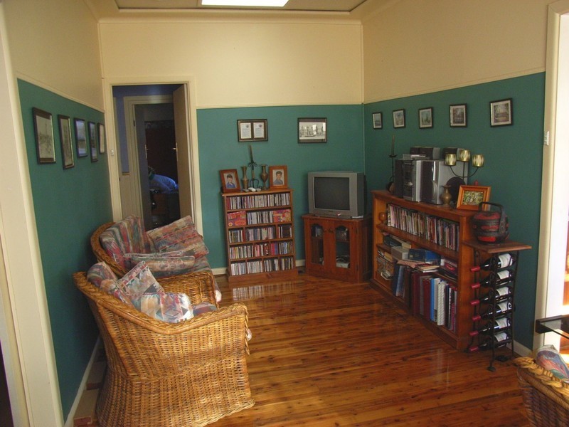 2  Gowlland Parade, Panania NSW 2213