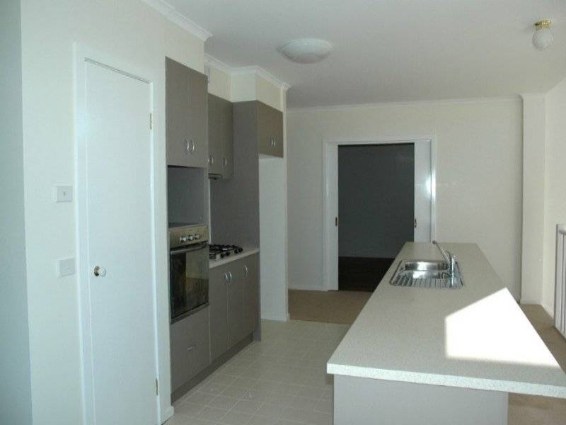 6-8 Riverview Tce, Sunbury VIC 3429