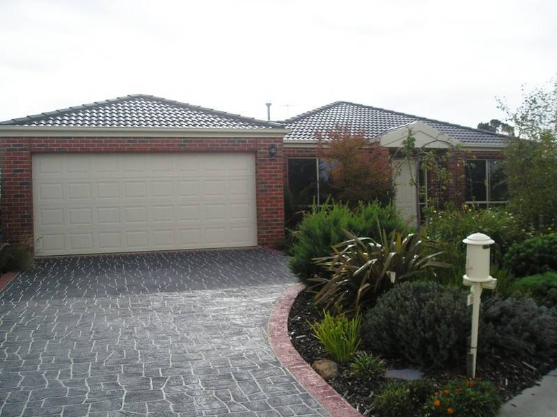 16 Daly Close, Sunbury VIC 3429