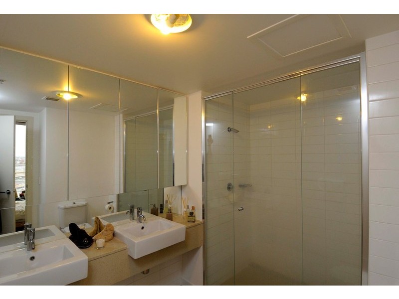 3107/100 Harbour Esplanade, Docklands VIC 3008