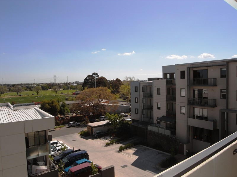 302/72 Altona Street, Kensington VIC 3031