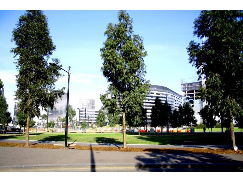 S105/8 Waterview Walk, Docklands VIC 3008