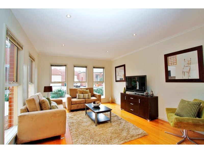 2/367  Napier Street, Strathmore VIC 3041