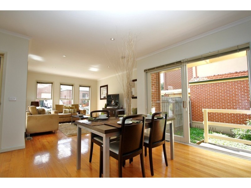 2/367  Napier Street, Strathmore VIC 3041