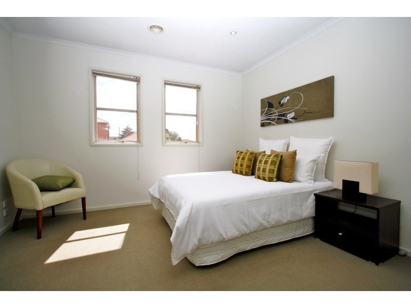 2/367  Napier Street, Strathmore VIC 3041