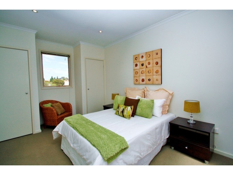 2/367  Napier Street, Strathmore VIC 3041