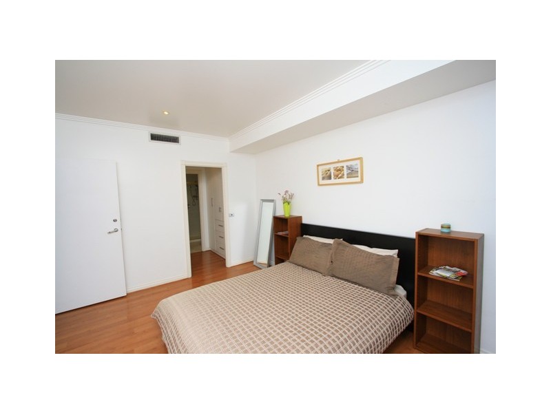 apt 404/15 Queens Road, Melbourne VIC 3004