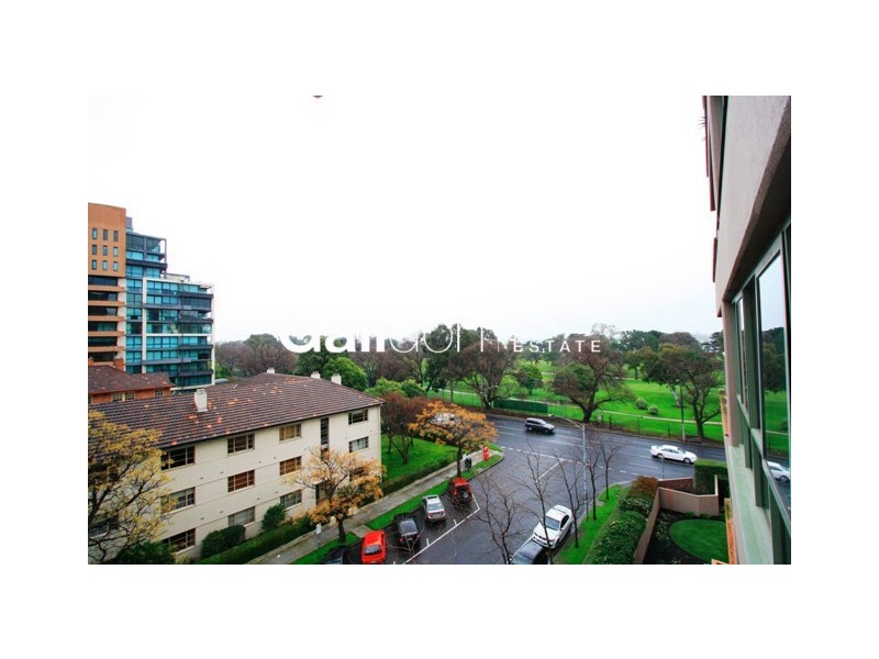 apt 404/15 Queens Road, Melbourne VIC 3004