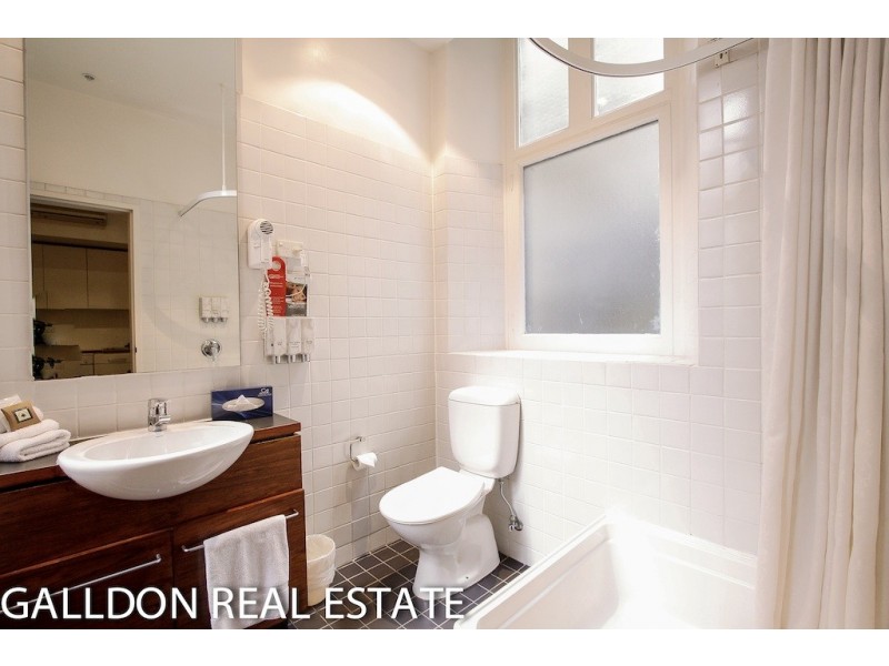 apt 103/18 Bank Place, Melbourne VIC 3000