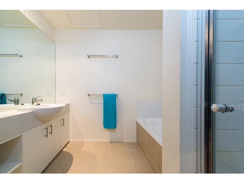 302/72 Altona Street, Kensington VIC 3031