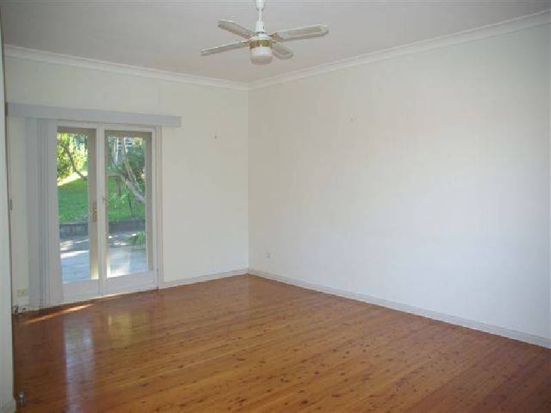 24 THE CRESCENT, North Narrabeen NSW 2101