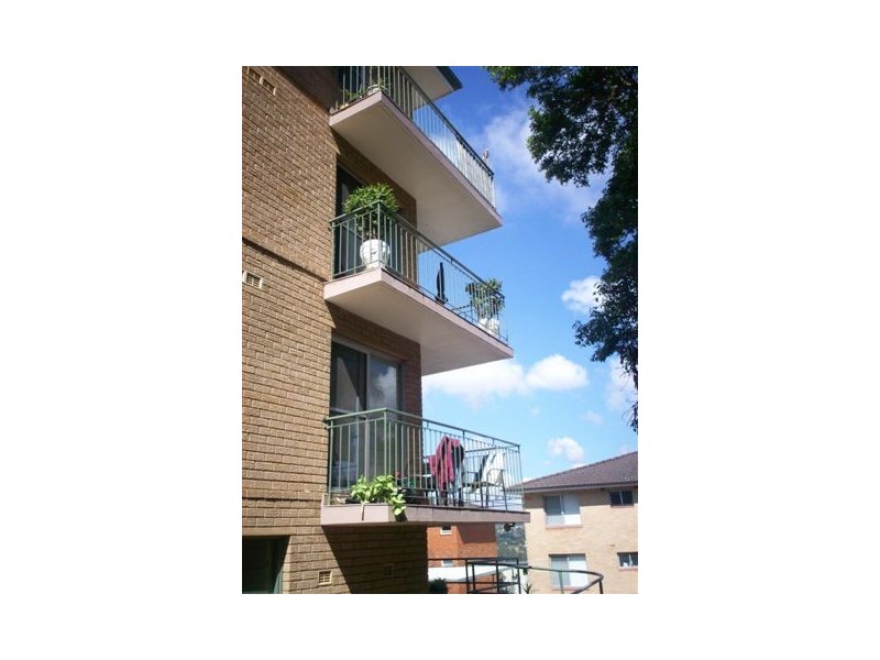 2/10 CAVILL STREET, Freshwater NSW 2096