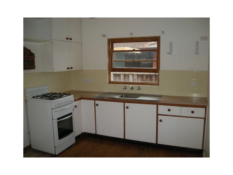 6 BERRY AVENUE, North Narrabeen NSW 2101