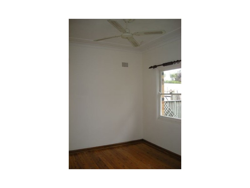 6 BERRY AVENUE, North Narrabeen NSW 2101