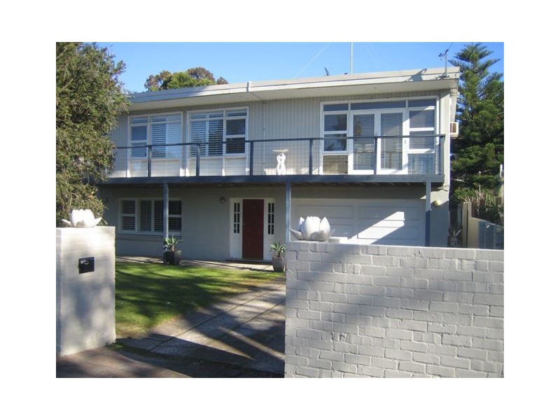 8 WIMBELDON AVENUE, Narrabeen NSW 2101