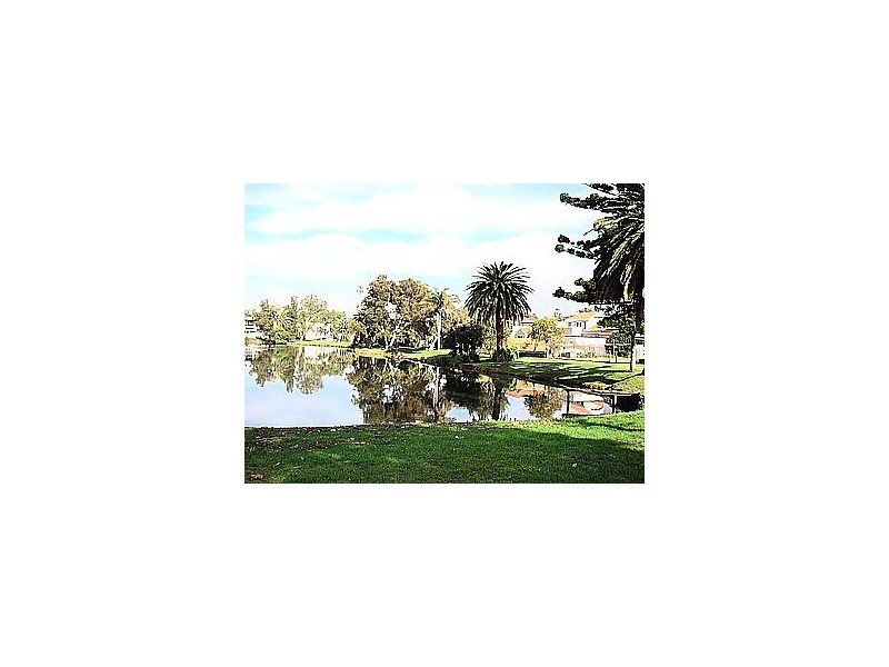 7 LAKESIDE CRESCENT, North Manly NSW 2100