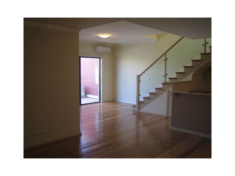 29/2-10 HAWKESBURY AVENUE, Dee Why NSW 2099