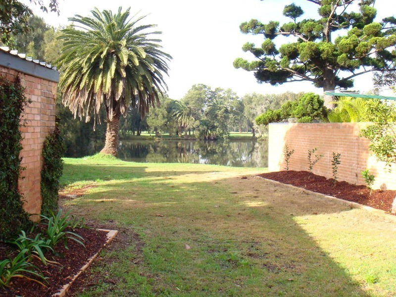 7 LAKESIDE CRESCENT, North Manly NSW 2100