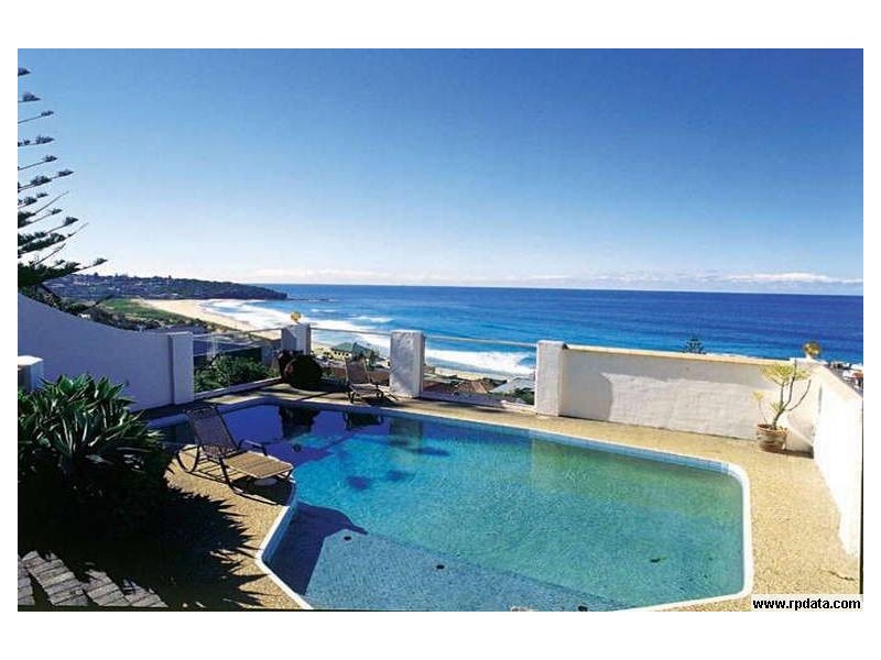 17 LOCH STREET, Curl Curl NSW 2096
